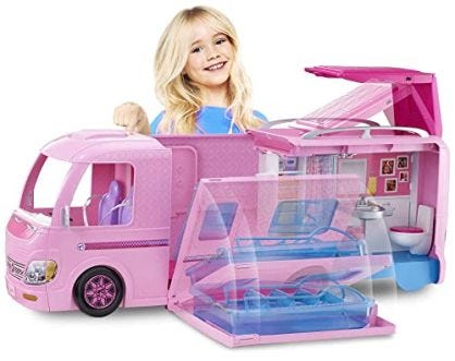 Barbie Supercaravana de Barbie, autocaravana transformable con sorpresas, + 60 cm, armario, lavabo, ducha, cocina, piscina y tobogán, Camper FBR34